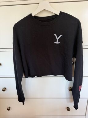 Black Cropped Long-sleeve Yellowstone Dutton Ranch Top for women